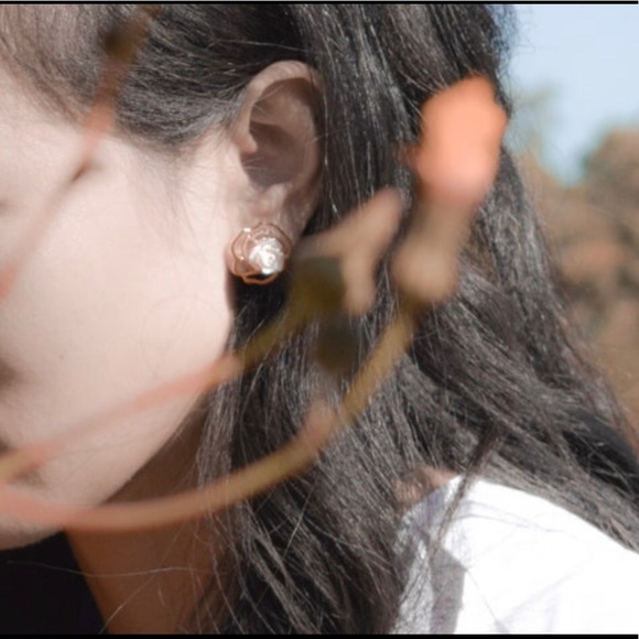 Rosebud Earrings - Picture 3 of 4